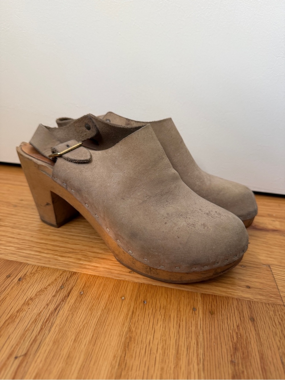 Bryr Taupe Suede Clog Heels with Adjustable Strap size 39 8.5 9